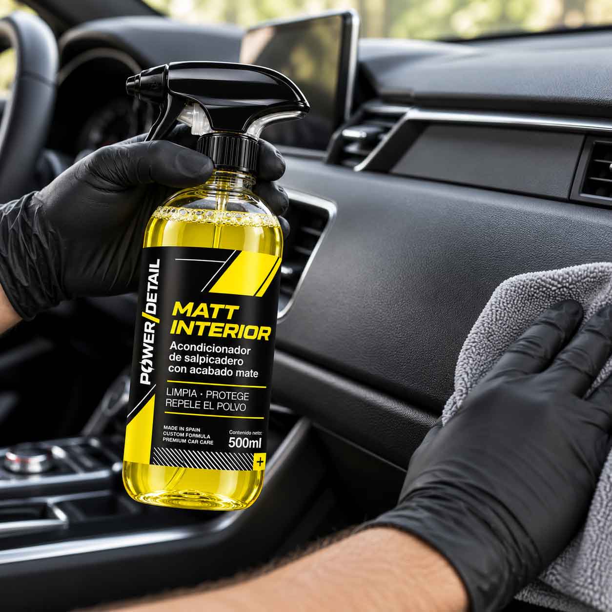 Aplicación de Matt Interior sobre superficies del interior del coche